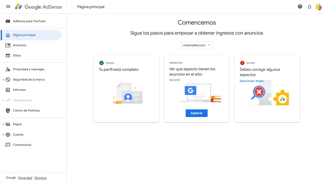 Panel principal de AdSense con el sitio requiriendo atención